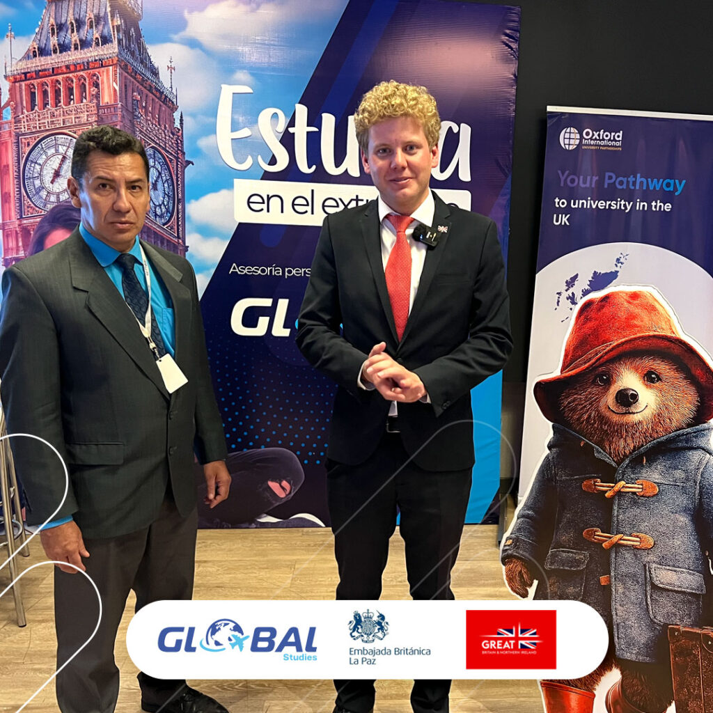 El 13 y 14 de abril participamos en el evento “Lectura en las Alturas”, organizado por la Embajada Británica en La Paz y realizado en el Multicine de El Alto, un espacio dedicado a promover la lectura, el intercambio cultural y las oportunidades educativas internacionales.
Global Studies UK estuvo presente con un stand informativo, donde brindamos asesoría personalizada a estudiantes, profesionales y familias interesadas en programas de estudio en el Reino Unido. Durante ambas jornadas, compartimos información sobre opciones académicas, requisitos de ingreso y beneficios de la educación internacional.
Agradecemos a todos los asistentes que se acercaron a conocer más sobre sus oportunidades educativas en el Reino Unido.
📸 Les compartimos algunos momentos de nuestra participación en este inspirador encuentro cultural.